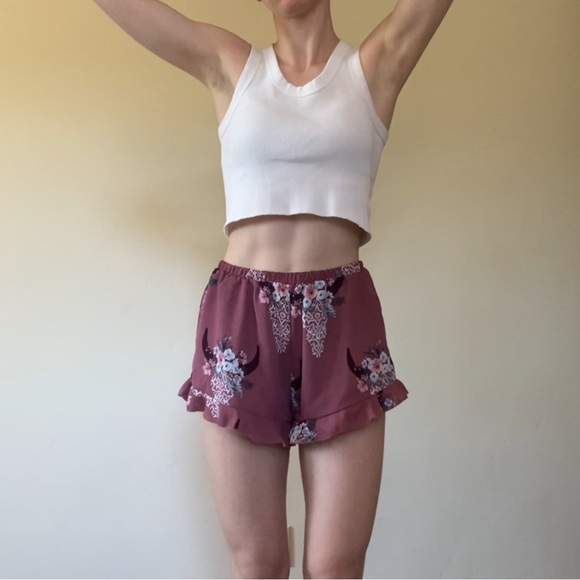 Mauve cowgirl floral ruffle shorts! 🐮💖 - Picture 2 of 3